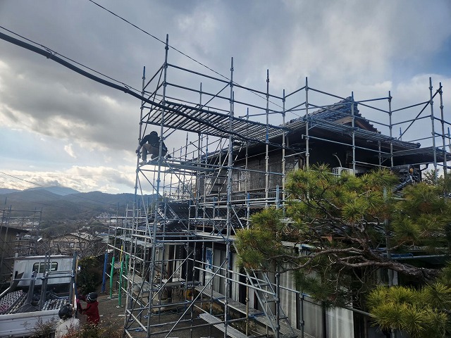 飯田市で日本家屋の屋根工事、足場設置による現場環境づくりで安心施工
