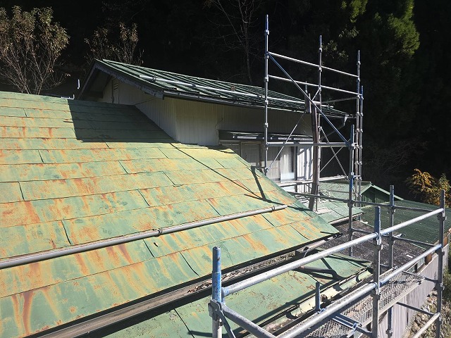 飯田市で瓦棒葺き屋根へカバー工事、構造用合板の重ね張りで下地を整備