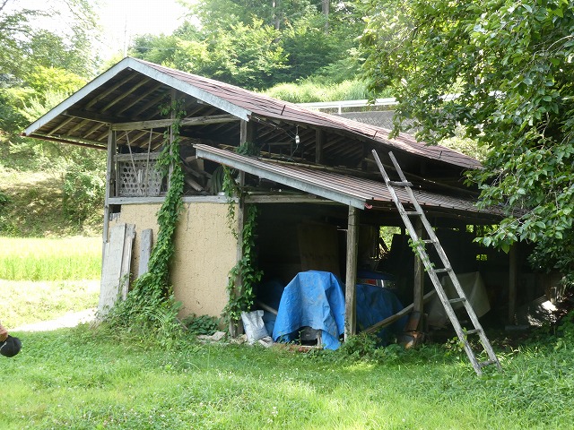 下條村で農作業小屋や倉庫の調査、トタン屋根にサビや穴あきなどを確認