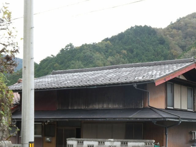 木曽郡南木曽町でスレート瓦屋根の無料点検、セキスイかわらUの劣化による剥がれなど損傷を確認