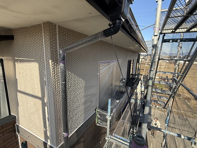 飯田市にて行うサイディング外壁塗装工事の効率アップと品質向上を図る養生作業