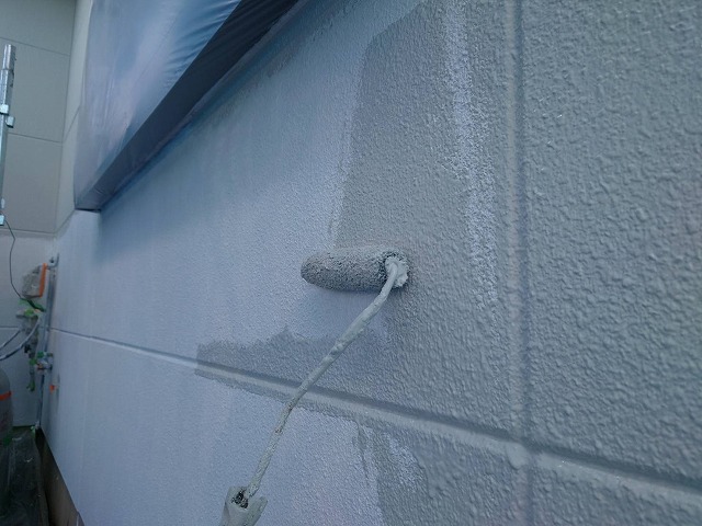 宮田村　ALC外壁塗装　選んだ色が外壁に塗られます。中塗り・上塗り作業