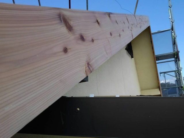 飯田市で三晃葺きのトタン屋根を塗装して破風板も交換しました