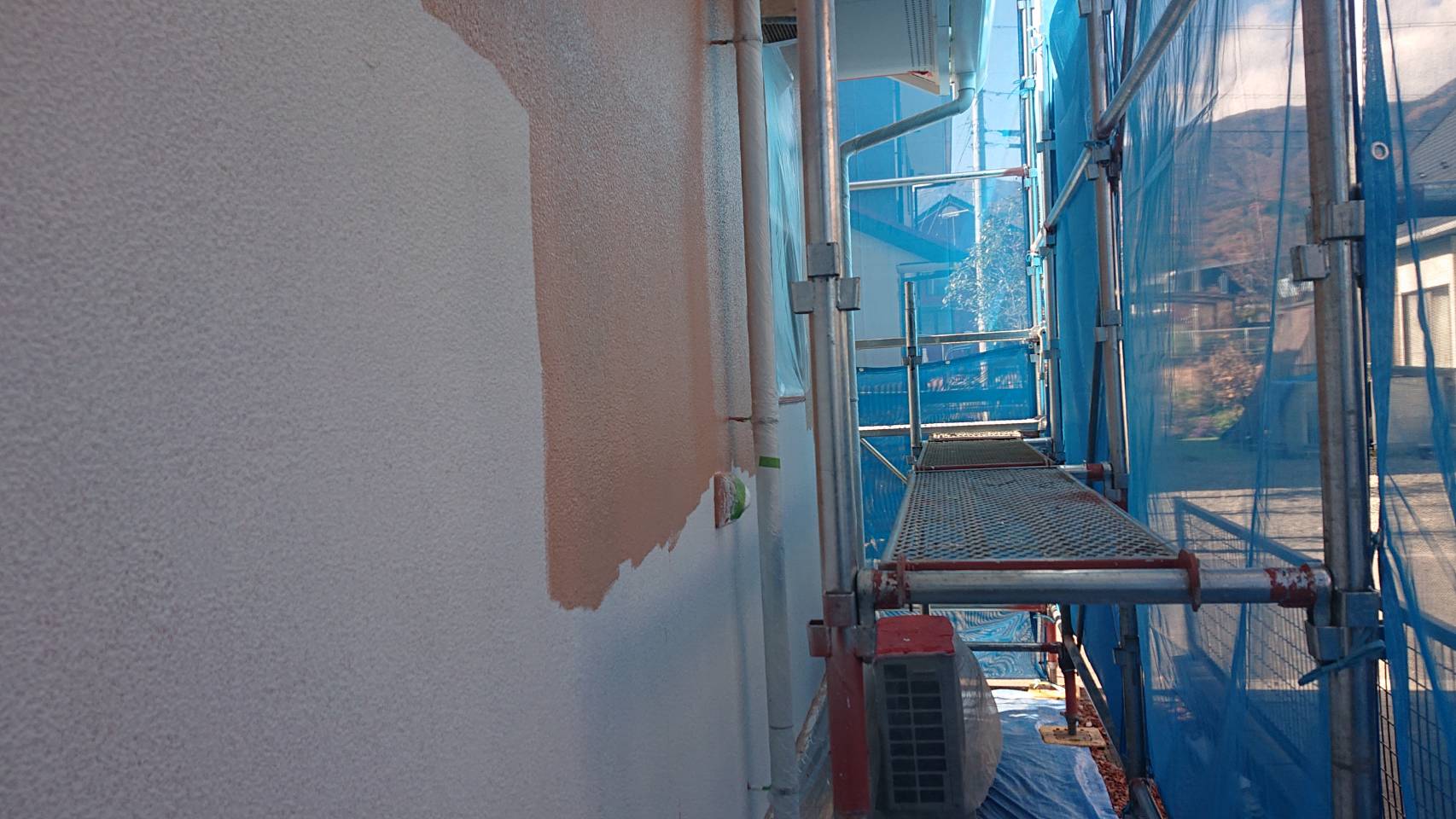 宮田村の三井ホームの屋根外壁塗装工事　ゆず肌仕上げの上塗り作業が完成しました