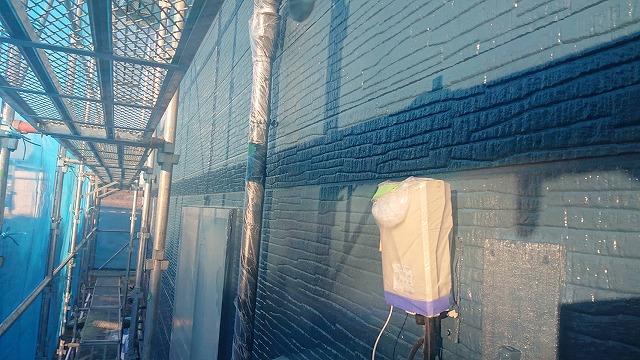 飯島町屋根外壁塗装外中塗り3