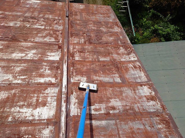長野県南信濃村トタン屋根塗装ケレン2