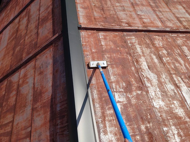 長野県南信濃村トタン屋根塗装ケレン1