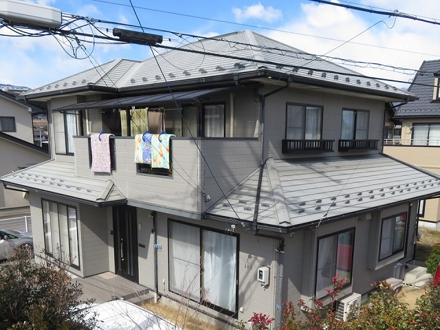 サイディング外壁の色あせ確認した現場調査