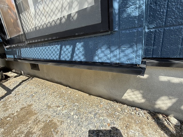 住宅外壁塗装工事基礎水切りへの塗装が完了