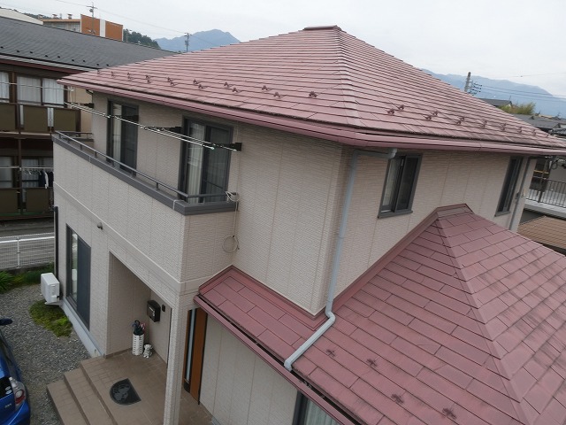 コロニアル屋根の劣化を確認したドローンを用いた屋根点検