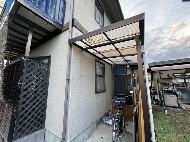 住宅の外壁調査でモルタル外壁のカビの発生を確認