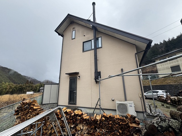 金属屋根の無料点検を実施した招き屋根住宅の外観