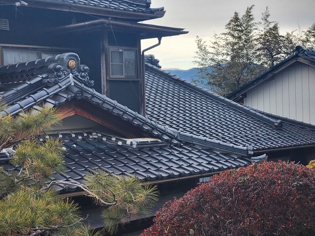 無料点検を行った瓦屋根の住宅