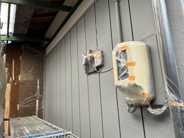 外壁塗装リフォームの電気メーターへの養生