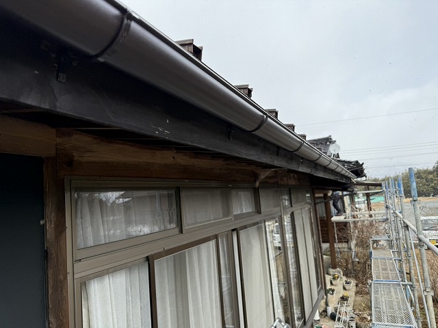 経年劣化と積雪の影響で傷んだ雨樋の交換工事が完了