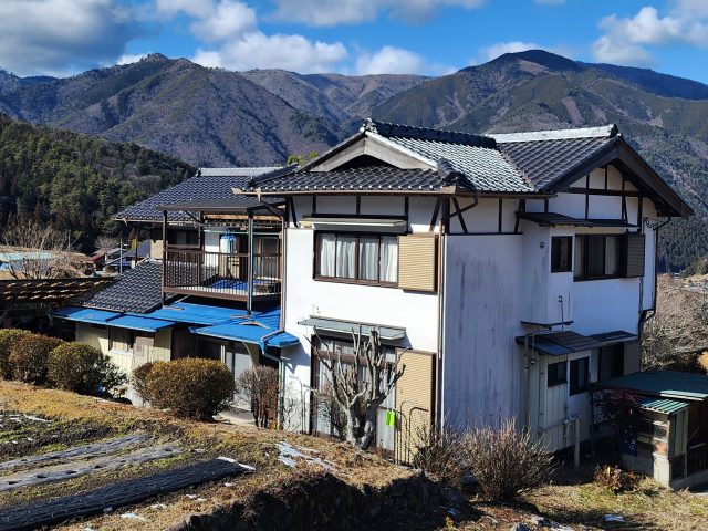 木曽郡大桑村にて雨漏りしていたM様宅で屋根の現地調査をおこないました