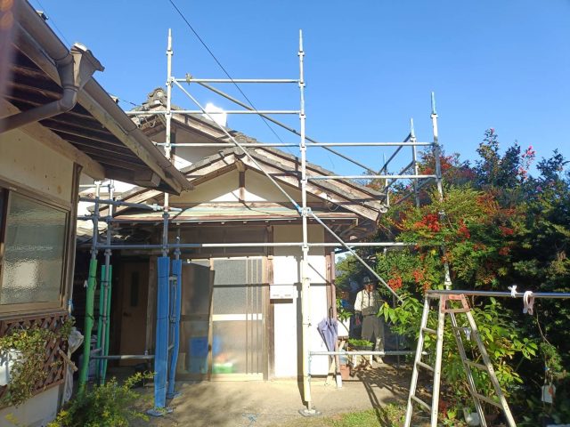 下條村S邸足場の設置