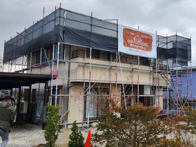 飯島町S様宅で劣化していたコロニアル屋根にカバー工法工事をおこなっています