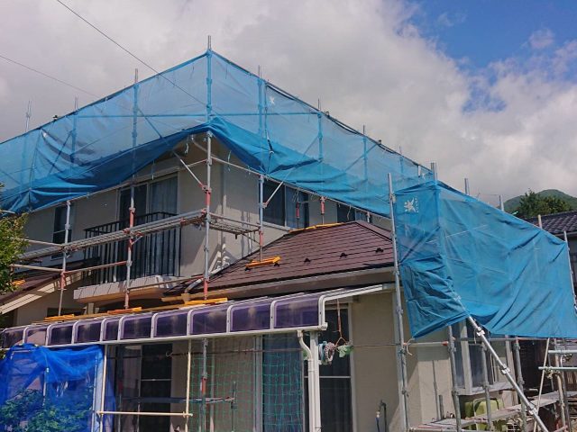 宮田村で色褪せが気になっていたミサワホームのコロニアル屋根塗装工事がはじまります