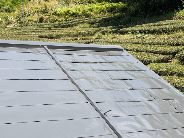 長野県南信濃村トタン屋根塗装中塗り2