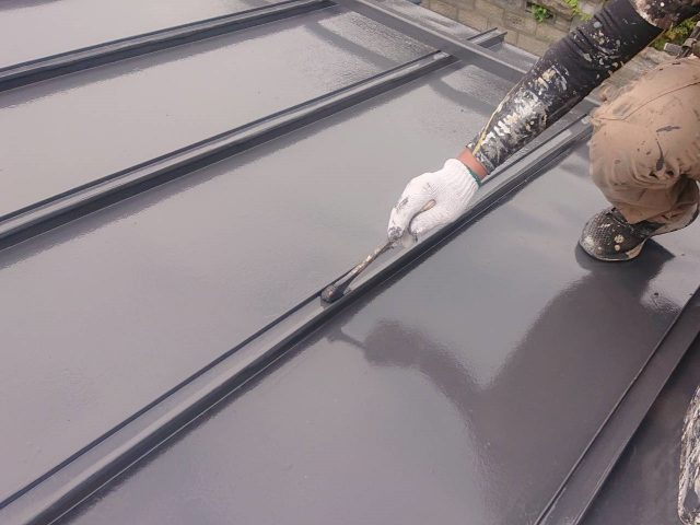 南箕輪村で錆が目立っていたトタン屋根の塗り替え工事が完成、ビフォーアフターなどを紹介いたします