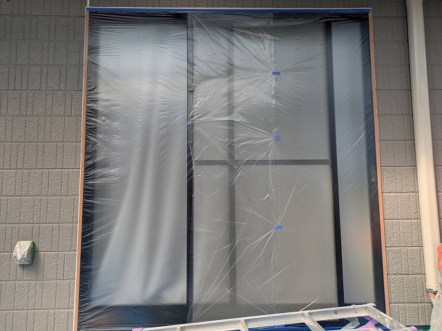 住宅外壁塗装工事のサッシへの養生