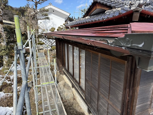 雨樋交換工事の安全や品質を確保するための足場設置