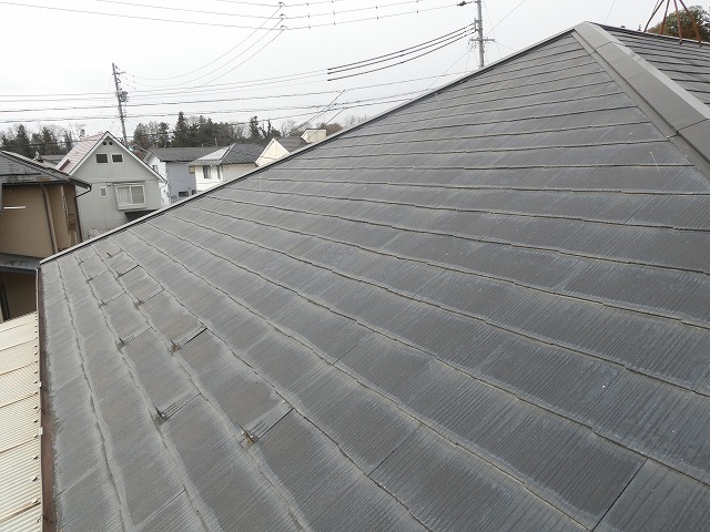 ミサワホーム住宅の屋根調査でスレート屋根に色あせを確認