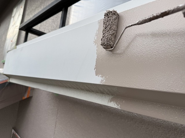 住宅外壁塗装工事のフラワーボックスへの塗装状況