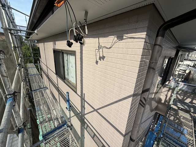 超低汚染塗料を用いたサイディング外壁塗装3回塗りが完了