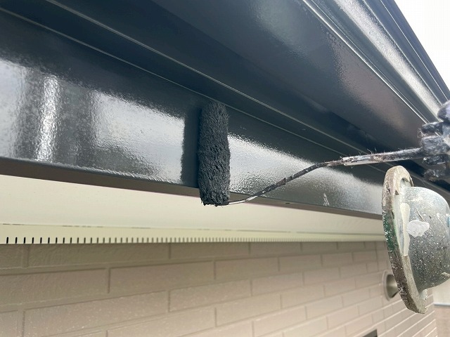 住宅外壁塗装工事の鼻隠しへの重ね塗り