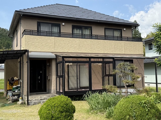 塗装工事が完成した住宅ベランダ部分の外観