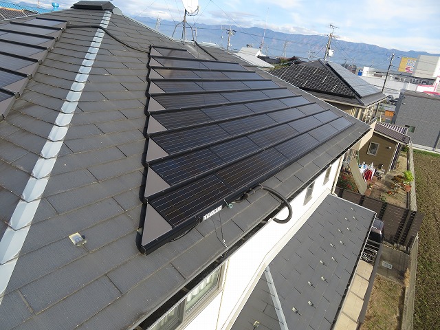 スレート屋根の塗膜剥がれなどを確認した住宅の無料点検
