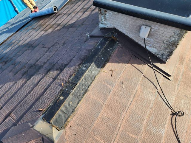 阿智村　築25年のパナホーム住宅の屋根をカバー工法で施工しています