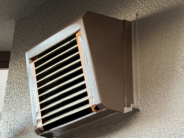 外壁塗装工事の換気フードなどの屋外鉄部への塗装