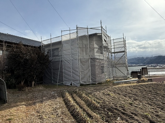下伊那郡高森町にて外壁塗装の足場設置後にあらためて確認した劣化状況と高圧洗浄