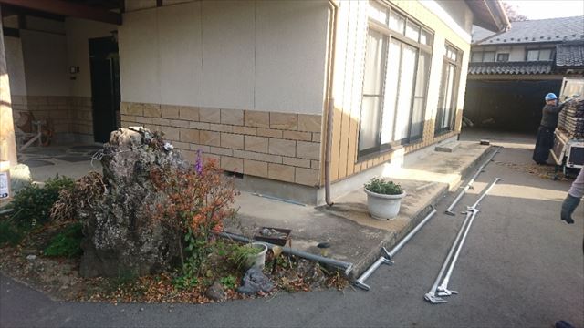 駒ヶ根市下平外壁塗装足場作業1