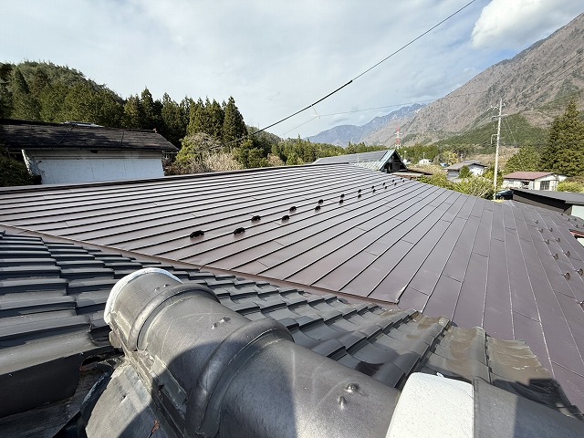 戸建て住宅の屋根カバー工事の完成後状況