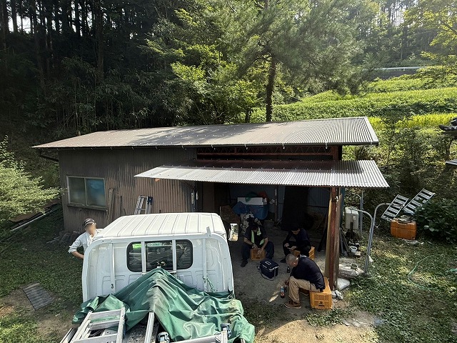 屋根張り替え工事が完了した後の倉庫の外観