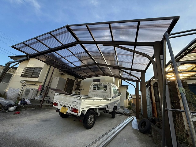 下伊那郡高森町のカーポートやベランダ、倉庫で行った波板屋根交換工事ビフォーアフター
