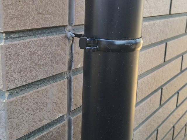 一部が欠損していた雨樋金具交換メンテナンスの施工完了状況