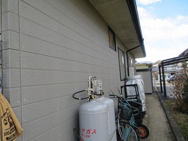 住宅の外壁調査で軒天の劣化を確認