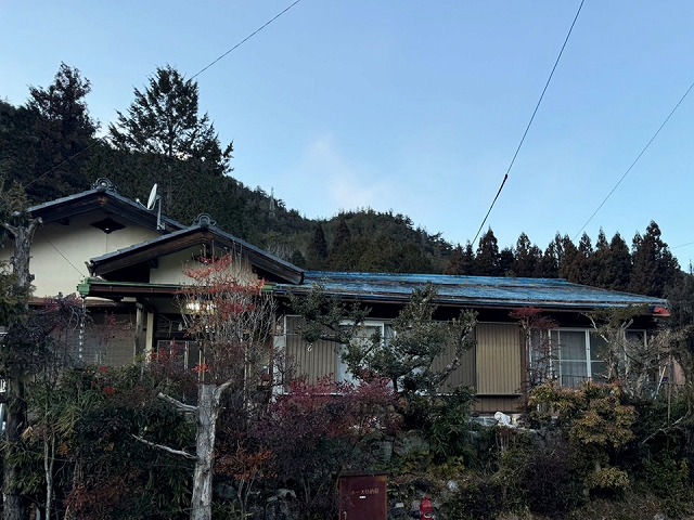 屋根カバー工法メンテナンスを行う戸建て住宅の現場調査