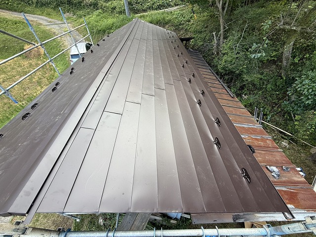 SGL鋼板屋根による屋根葺き替え・カバー工事が完成