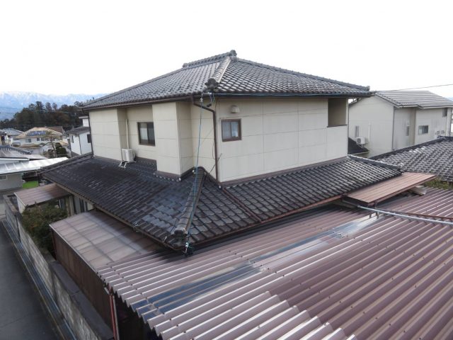 飯田市　地震対策で屋根を軽くしたいというT様邸の現場調査に伺いました