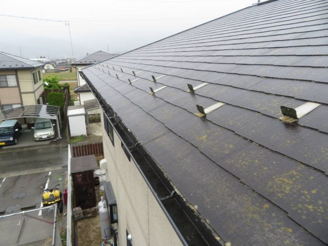駒ヶ根市I邸屋根施工前　軒先付近