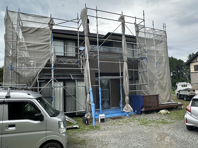 劣化したサイディング外壁への塗装工事が完成した住宅の外観