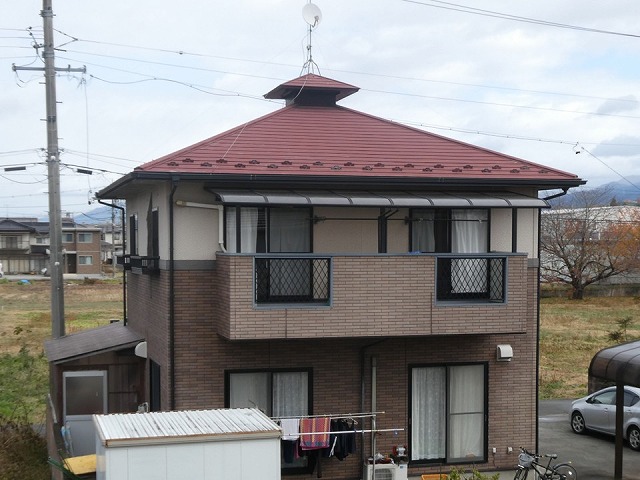 無料点検で横葺きトタン屋根塗装工事を行うことが決定した住宅
