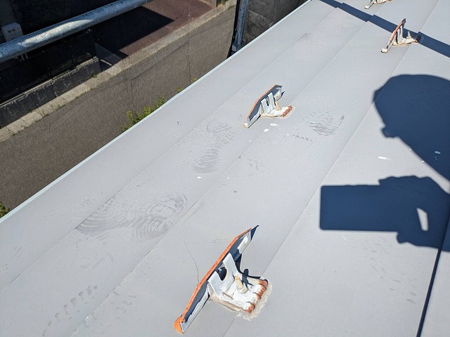 駒ヶ根市T邸施工前屋根　雪止めのサビ