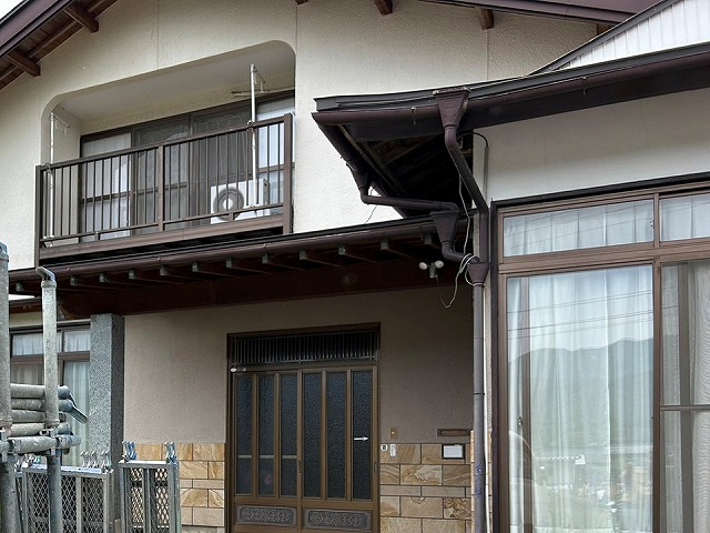 外壁塗り替えリフォームを行う住宅の外観